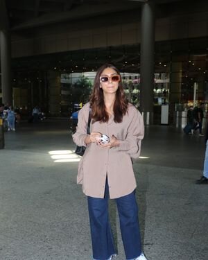 Mrunal Thakur - Photos: Celebs Spotted At Airport | Picture 1867509