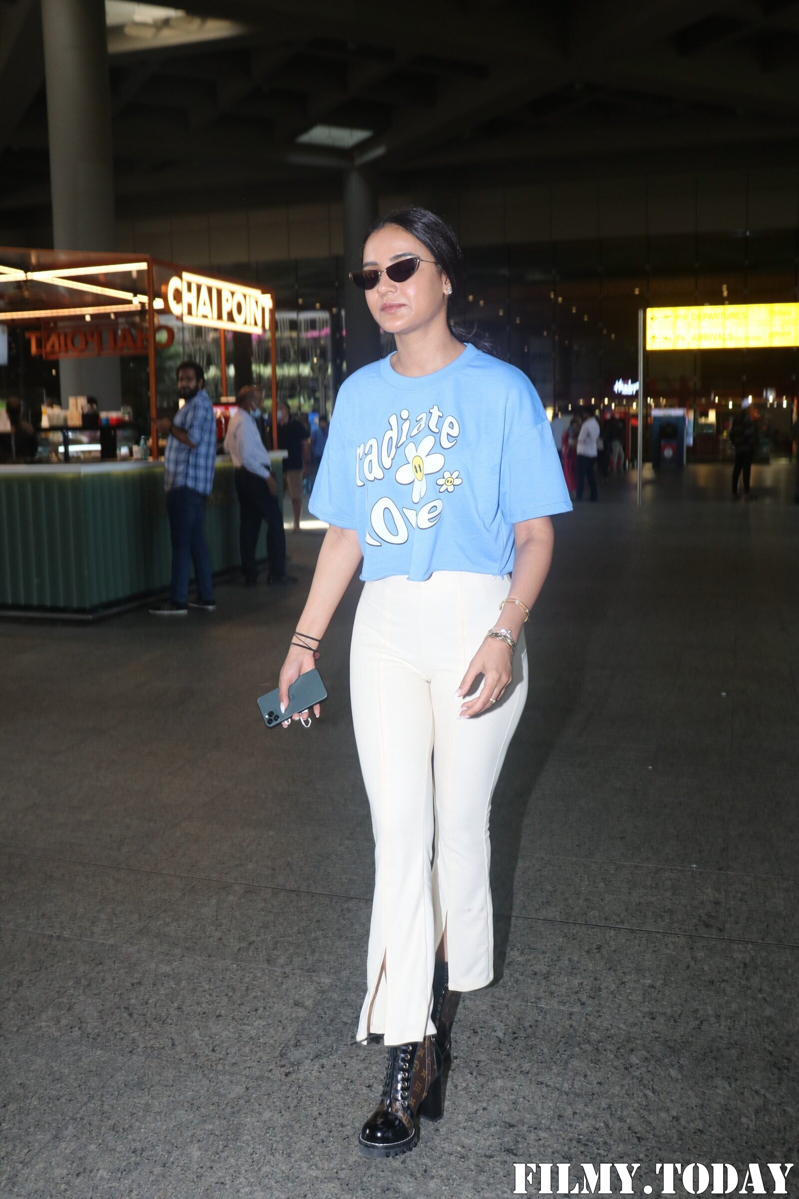 Jasmin Bhasin - Photos: Celebs Spotted At Airport | Picture 1867513