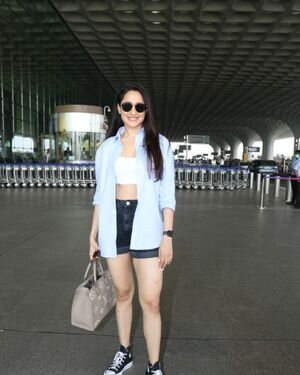 Pragya Jaiswal - Photos: Celebs Spotted At Airport | Picture 1867544
