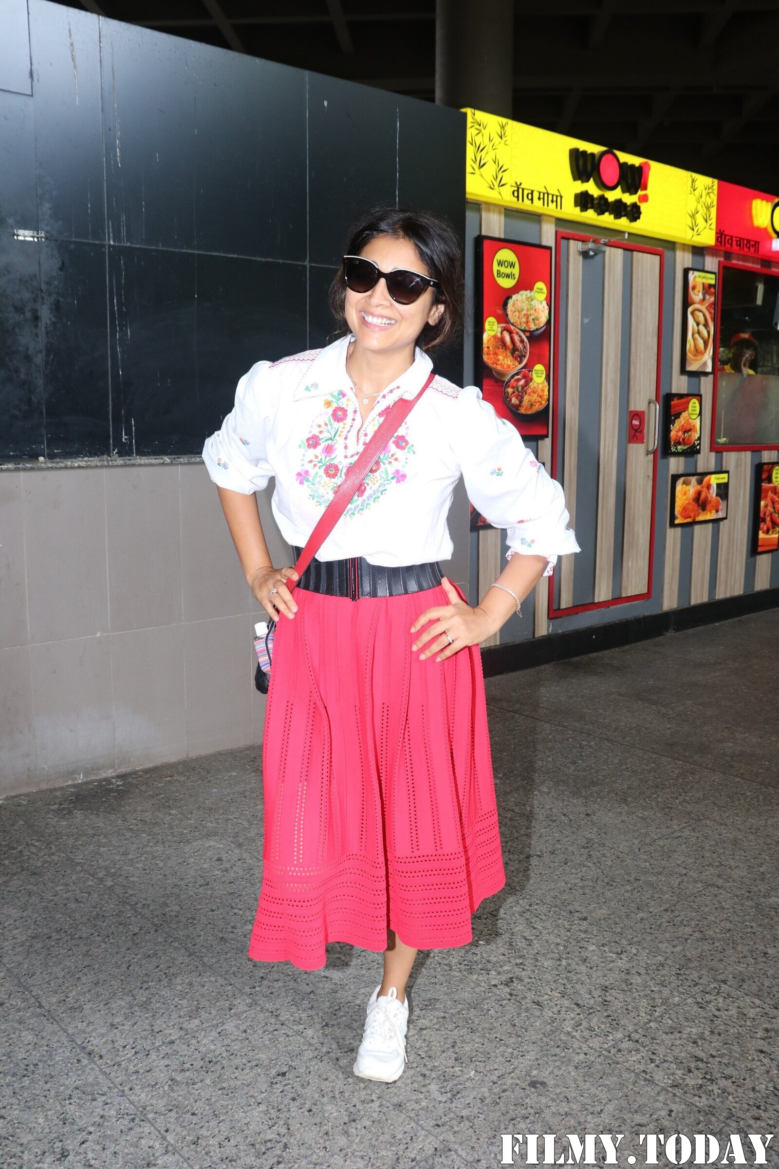 Shriya Saran - Photos: Celebs Spotted At Airport | Picture 1867616