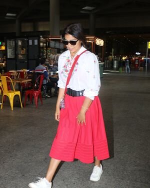 Shriya Saran - Photos: Celebs Spotted At Airport | Picture 1867612