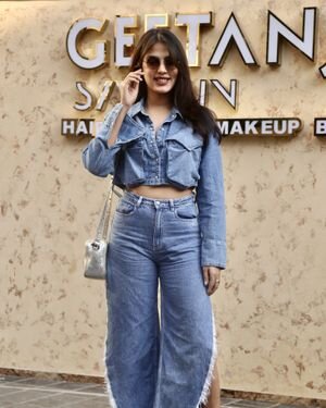 Rhea Chakraborty - Photos: Celebs Spotted At Bandra | Picture 1867601