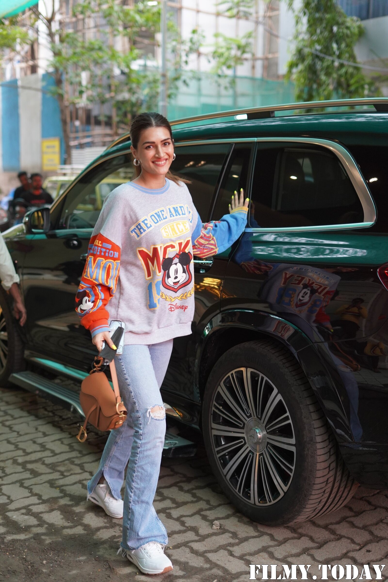Kriti Sanon - Photos: Celebs Spotted At Juhu | Picture 1884504
