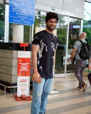 Vijay Devarakonda - Photos: Celebs Spotted At Airport | Picture 1884802