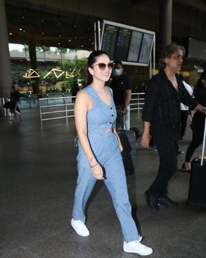 Sunny Leone - Photos: Celebs Spotted At Airport | Picture 1887615