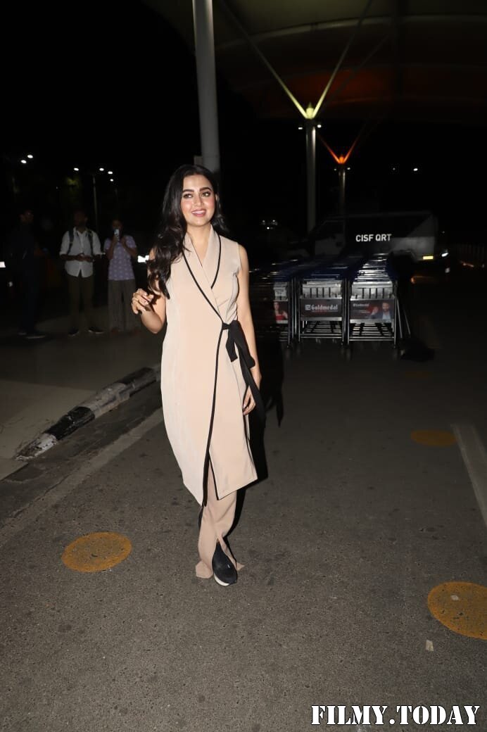 Tejasswi Prakash - Photos: Celebs Spotted At Airport | Picture 1888255