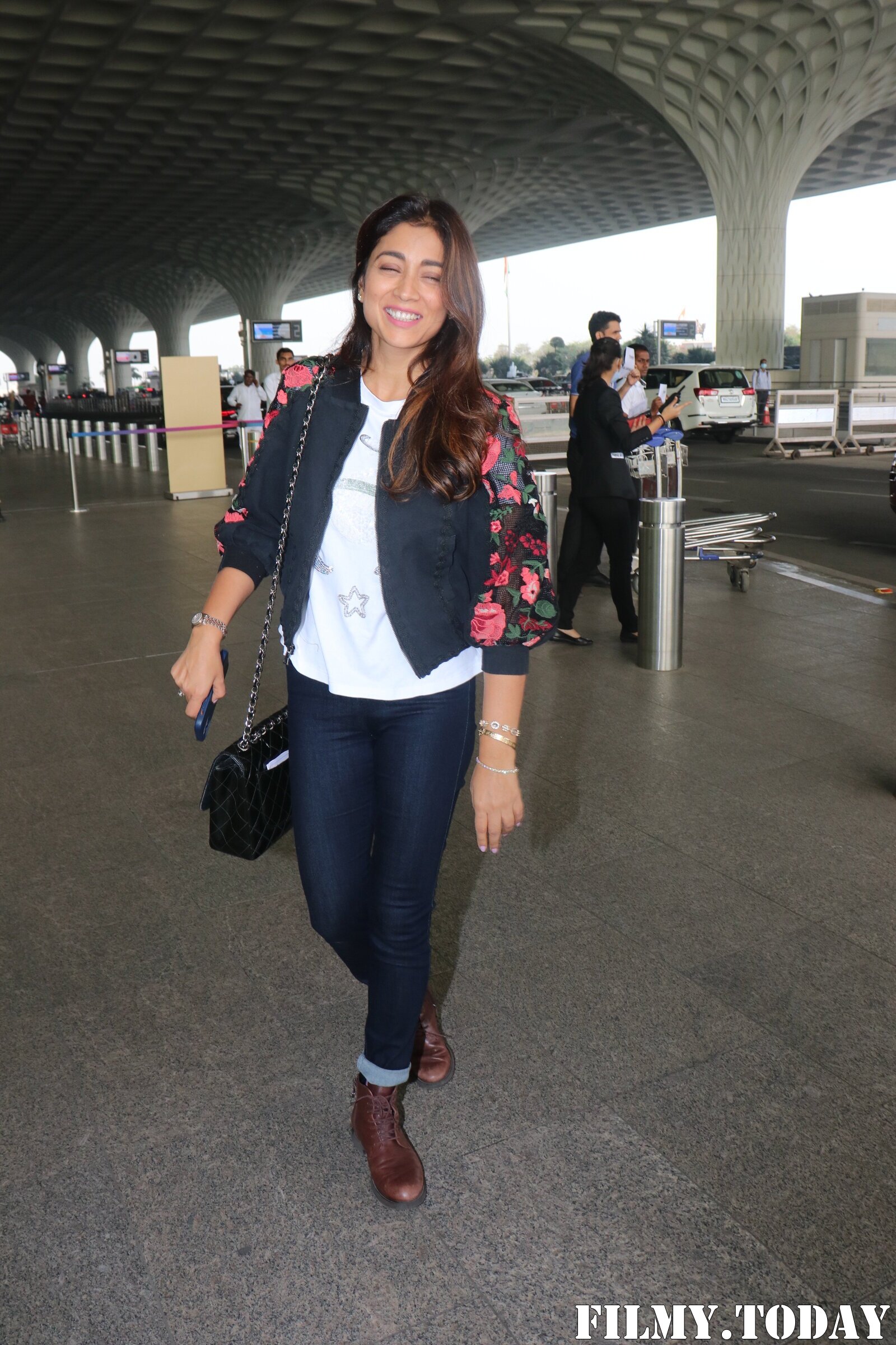 Shriya Saran - Photos: Celebs Spotted At Airport | Picture 1903362