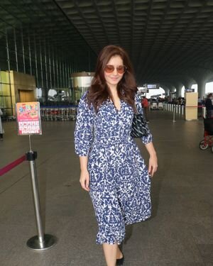Raashi Khanna - Photos: Celebs Spotted At Airport | Picture 1903317