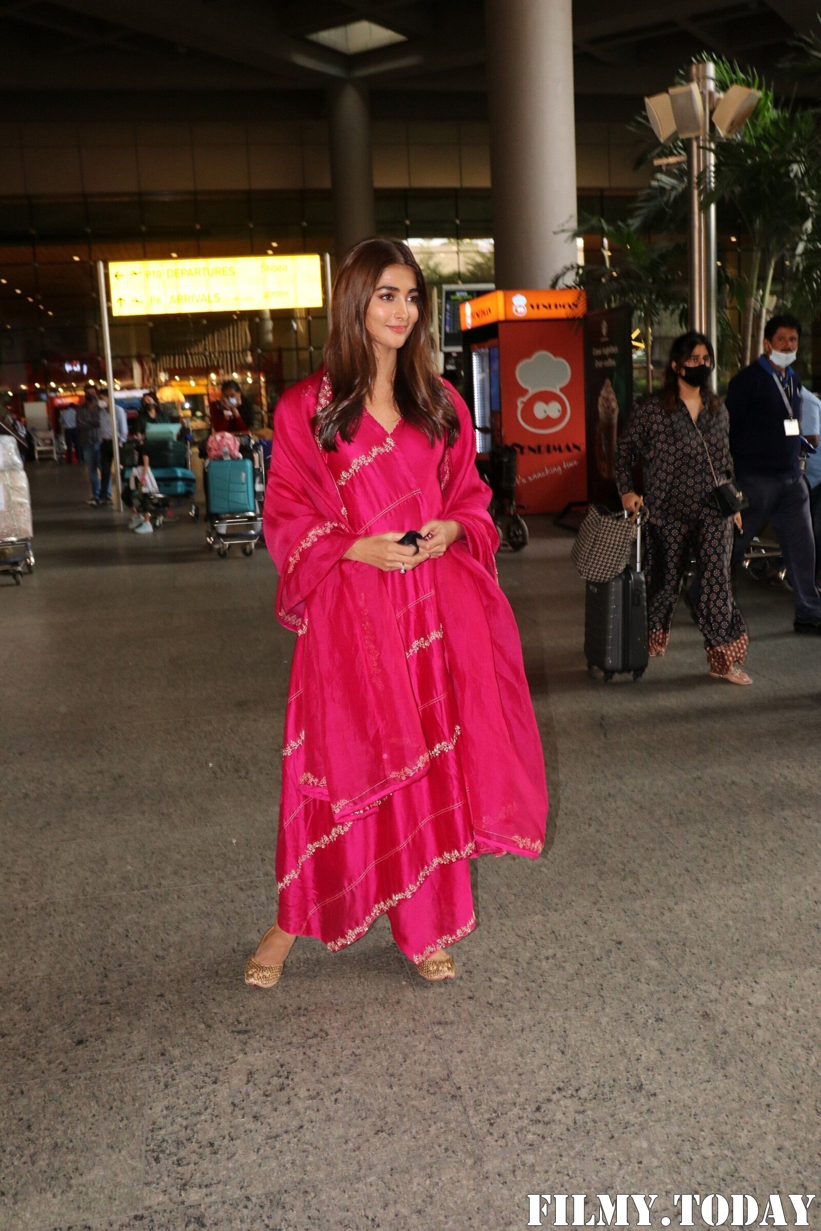 Pooja Hegde - Photos: Celebs Spotted At Airport | Picture 1861182