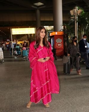 Pooja Hegde - Photos: Celebs Spotted At Airport | Picture 1861182