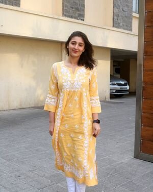 Dhvani Bhanushali - Photos: Celebs Spotted At Bandra | Picture 1861618