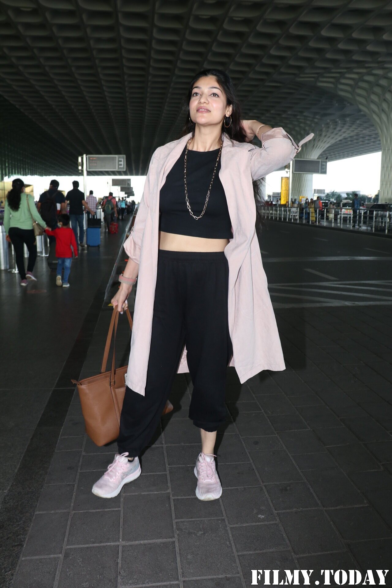 Aditi Gautam - Photos: Celebs Spotted At Airport | Picture 1862111