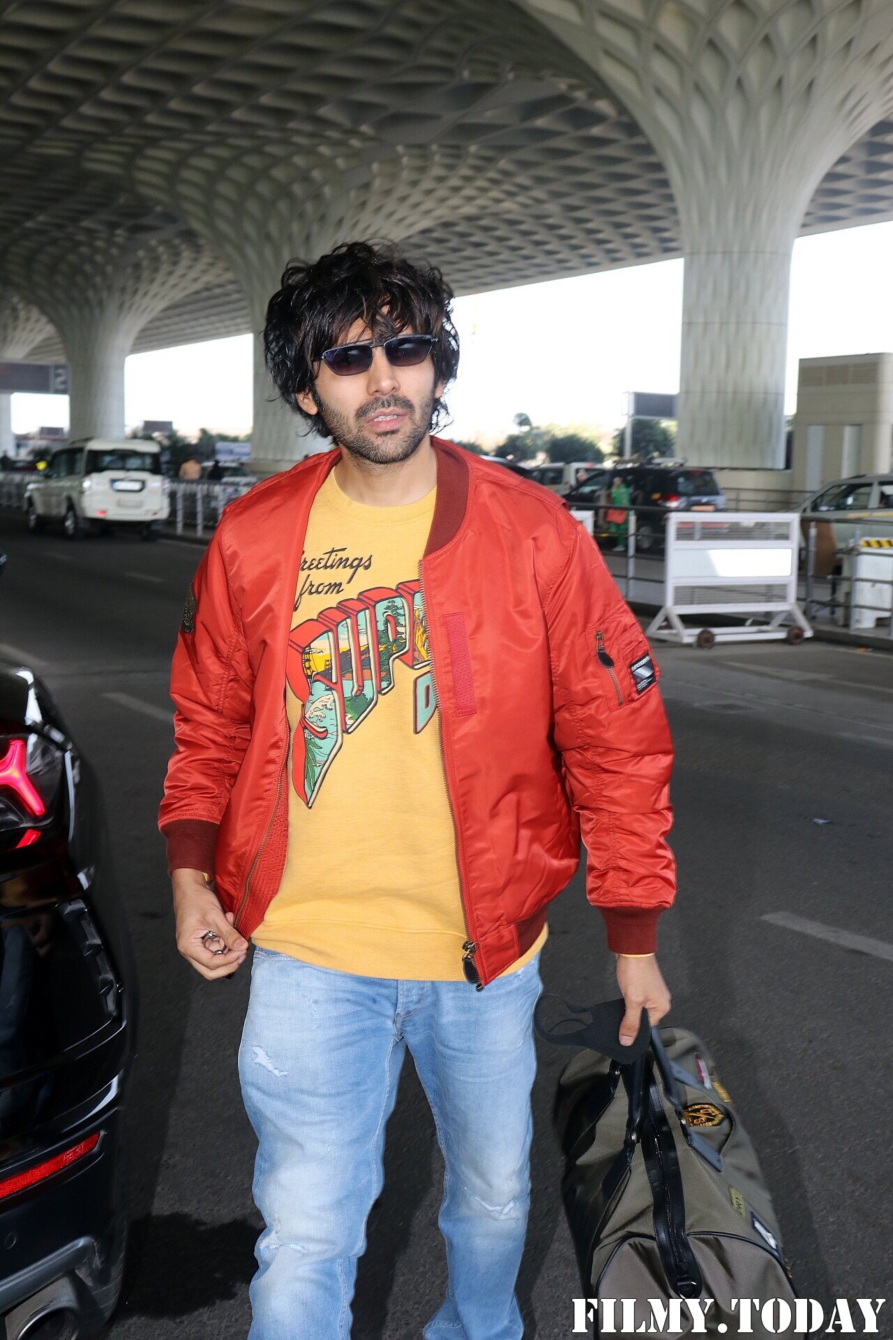 Kartik Aaryan - Photos: Celebs Spotted At Airport | Picture 1862118