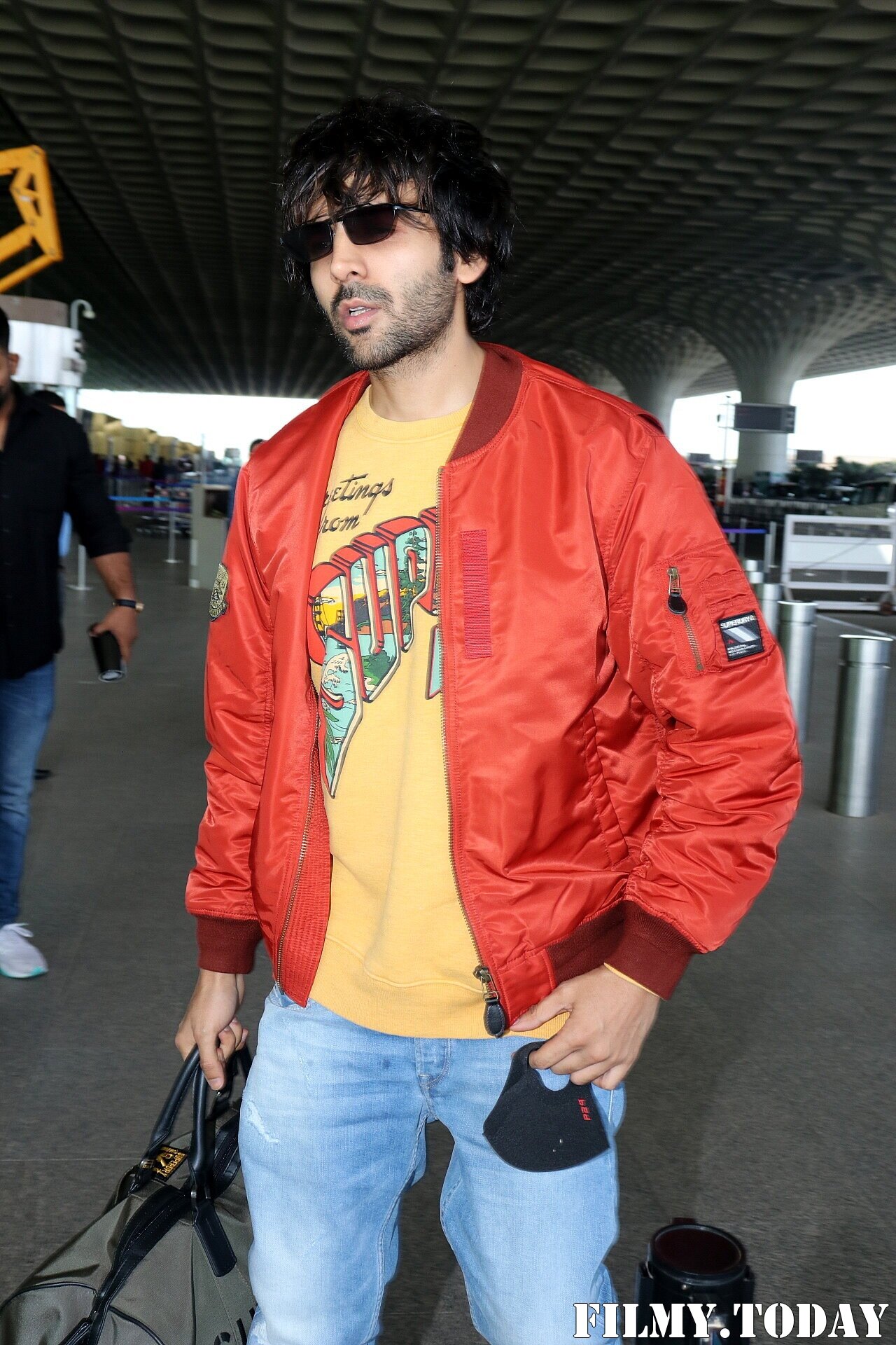 Kartik Aaryan - Photos: Celebs Spotted At Airport | Picture 1862121