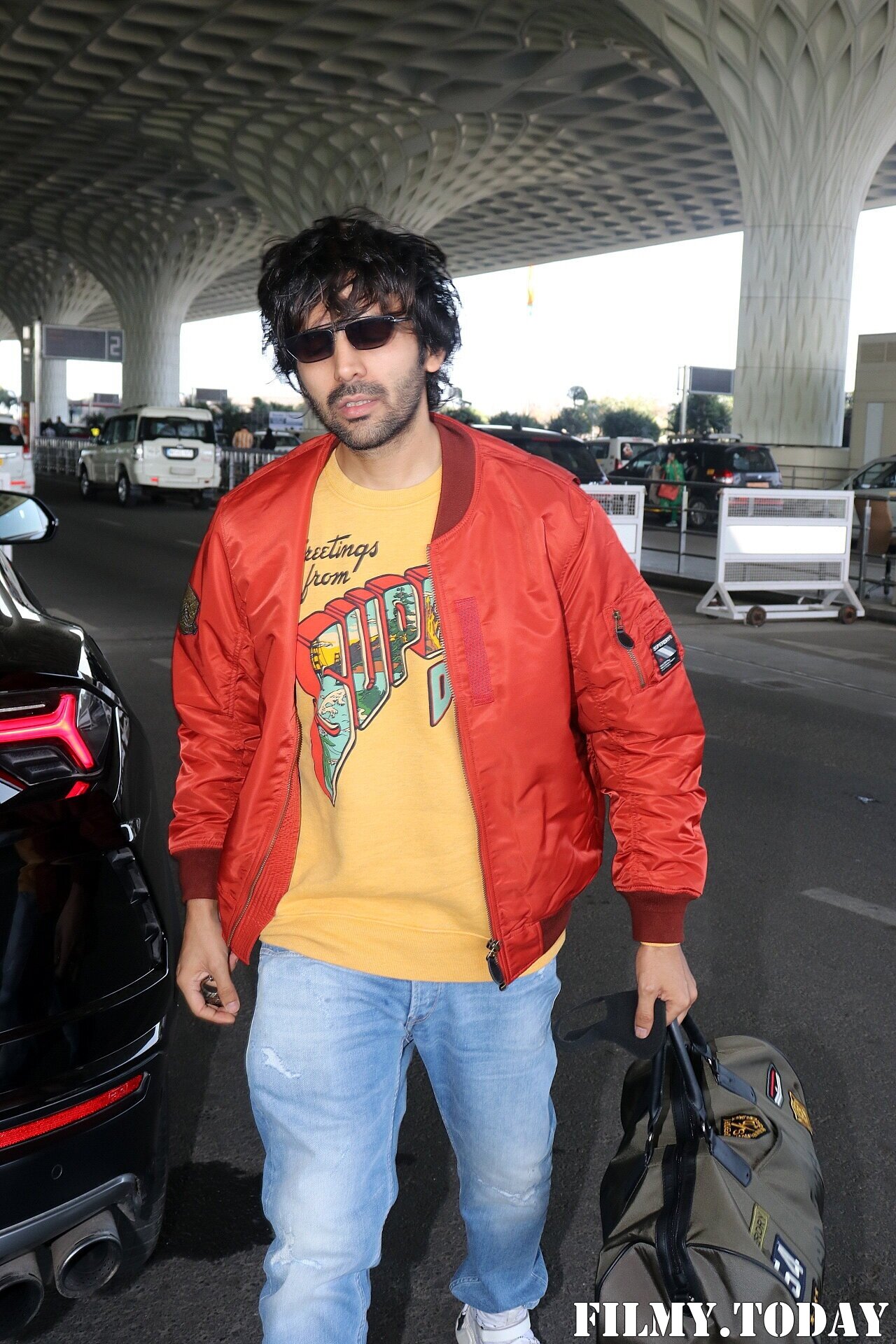 Kartik Aaryan - Photos: Celebs Spotted At Airport | Picture 1862122