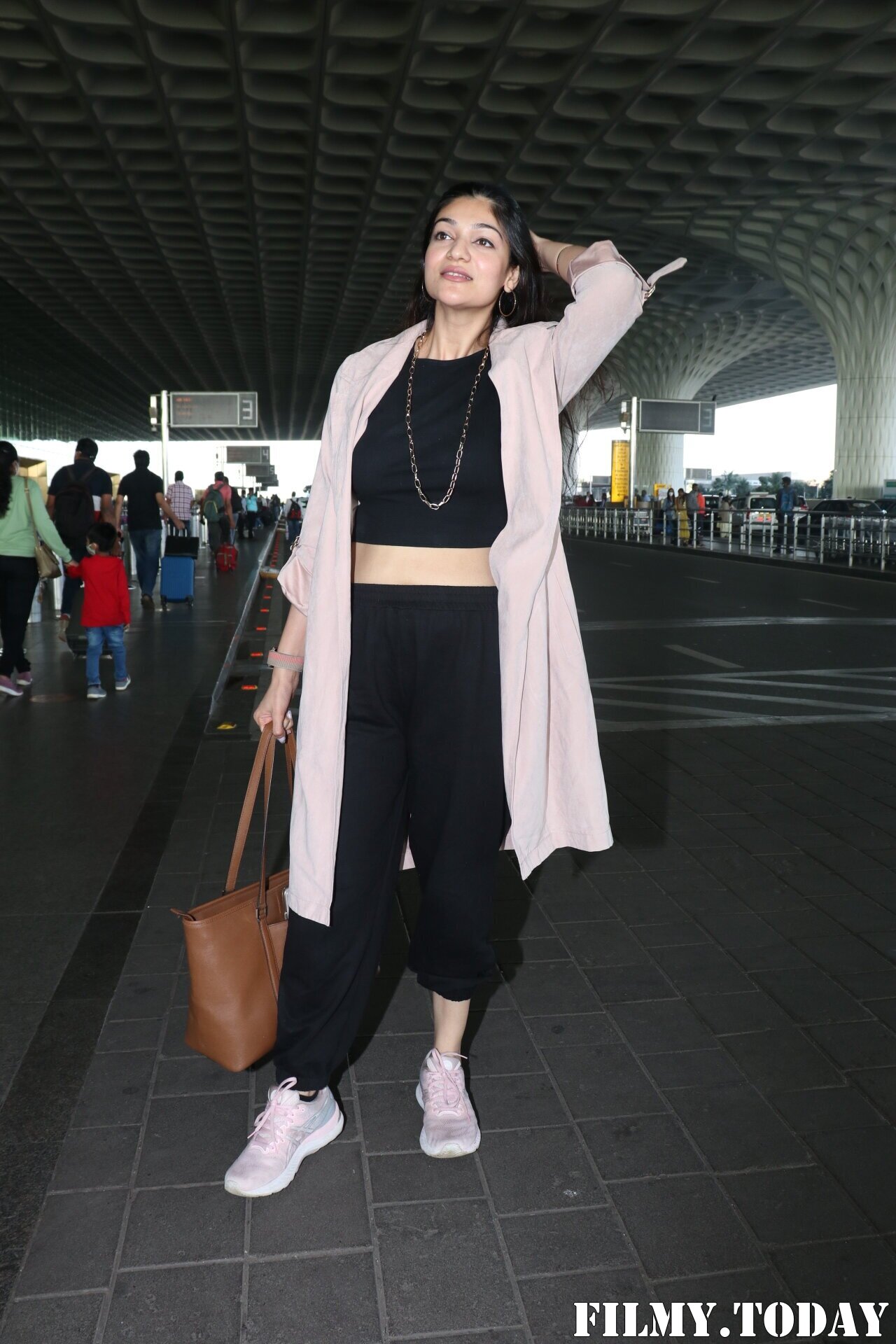 Aditi Gautam - Photos: Celebs Spotted At Airport | Picture 1862110