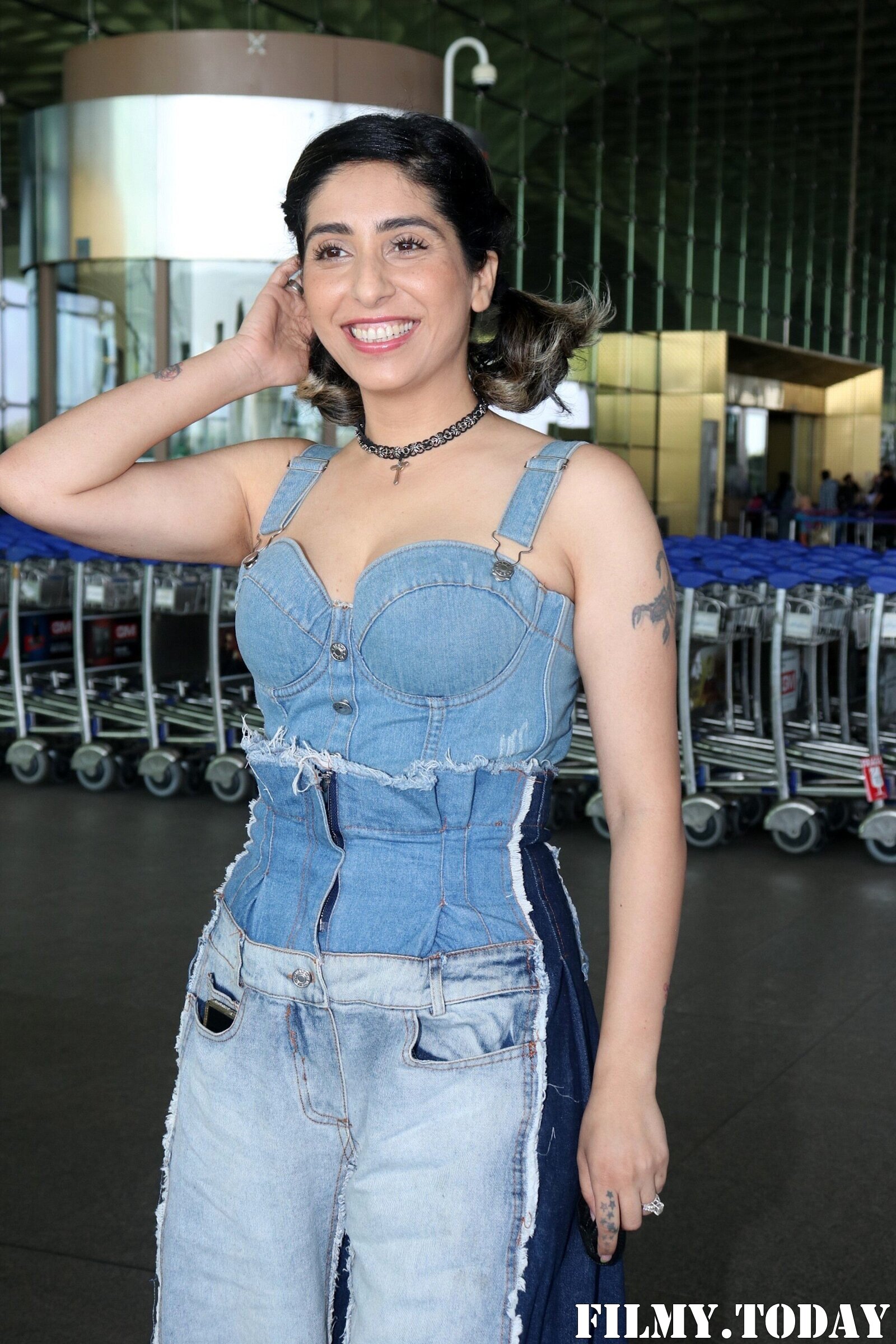 Neha Bhasin - Photos: Celebs Spotted At Airport | Picture 1862174