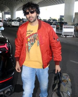 Kartik Aaryan - Photos: Celebs Spotted At Airport | Picture 1862122