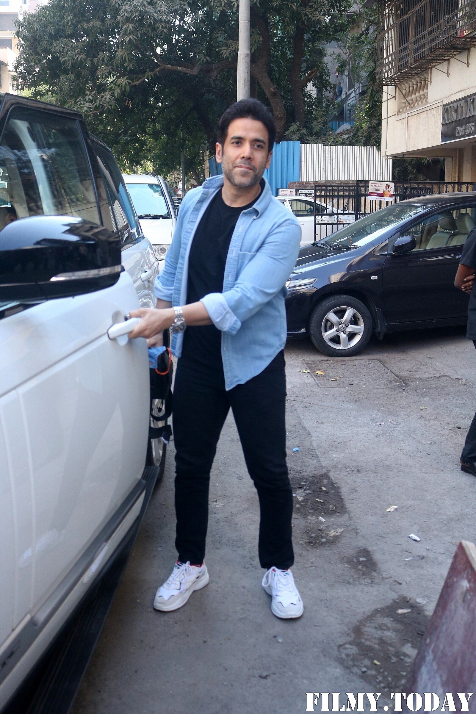 Tusshar Kapoor - Photos: Celebs Spotted At Bandra | Picture 1862101