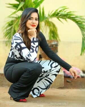 Ashu Reddy Latest Photos | Picture 1856684