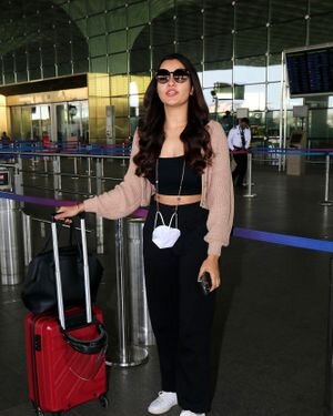 Rukshar Dhillon - Photos: Celebs Spotted At Airport | Picture 1859095