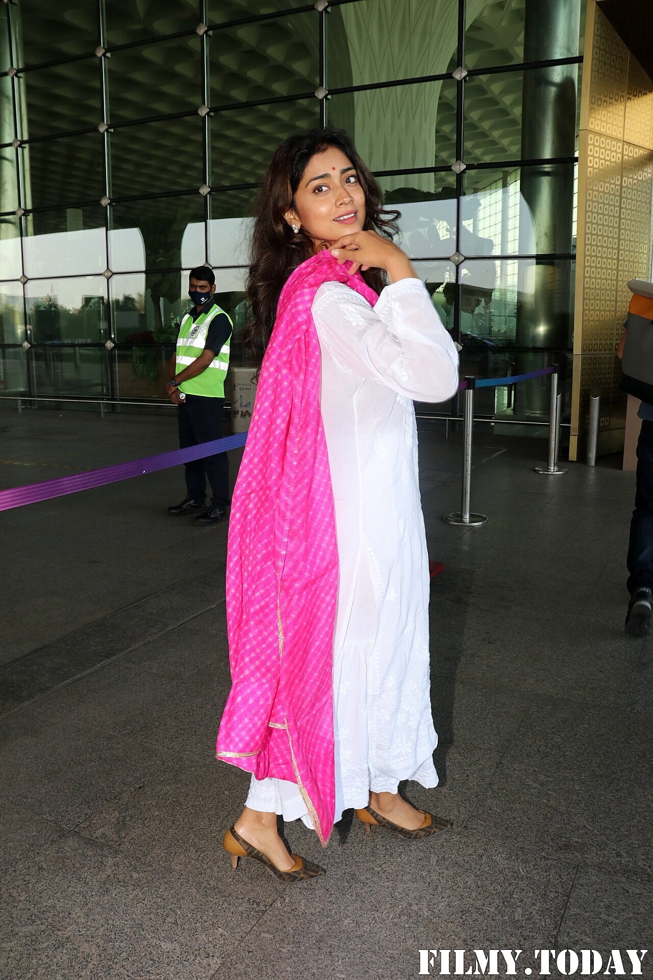 Shriya Saran - Photos: Celebs Spotted At Airport | Picture 1860415