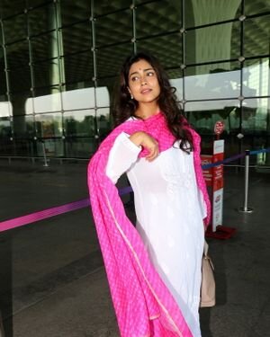 Shriya Saran - Photos: Celebs Spotted At Airport | Picture 1860414