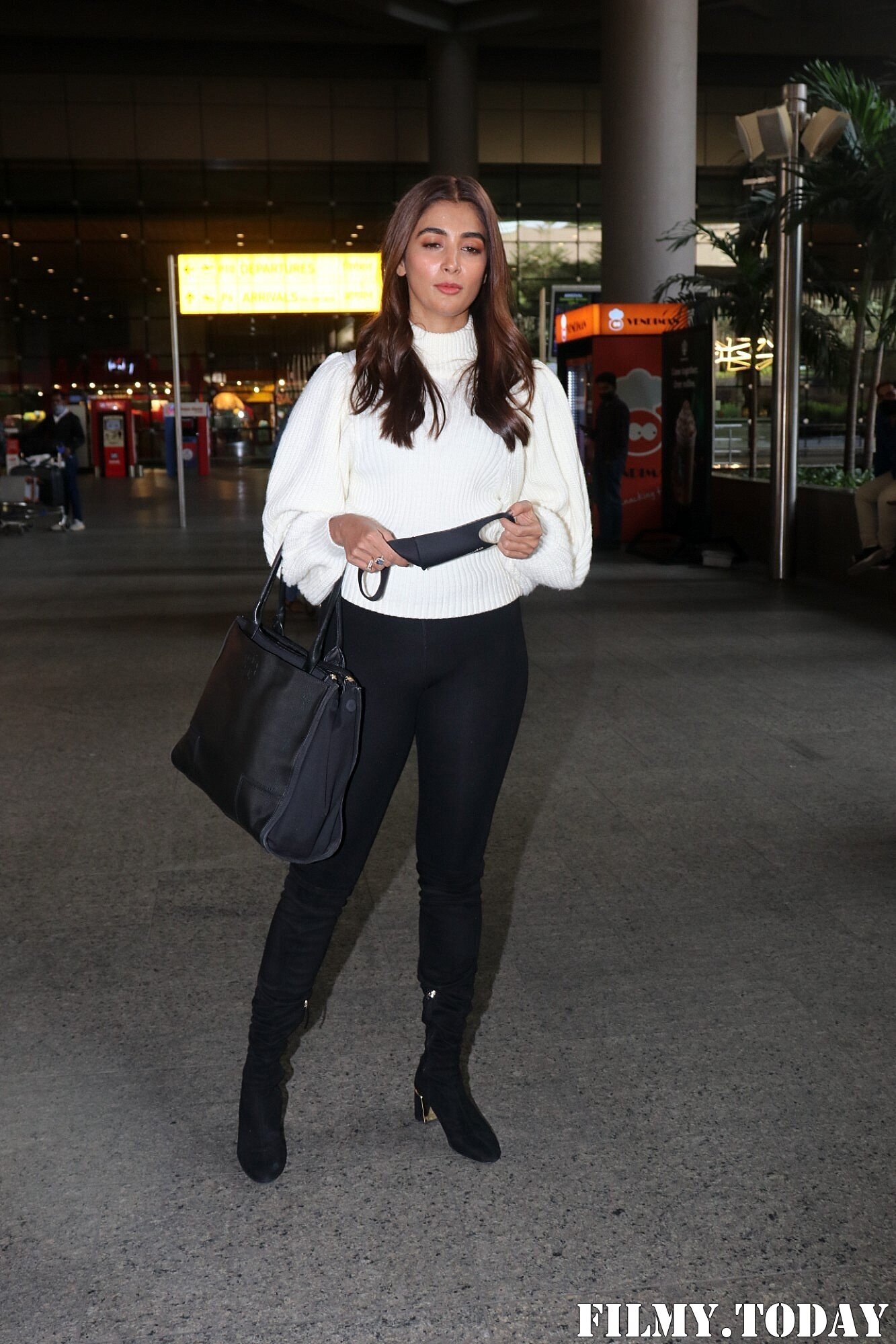 Pooja Hegde - Photos: Celebs Spotted At Airport | Picture 1860506