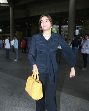 Saiee Manjrekar - Photos: Celebs Spotted At Airport | Picture 1877554