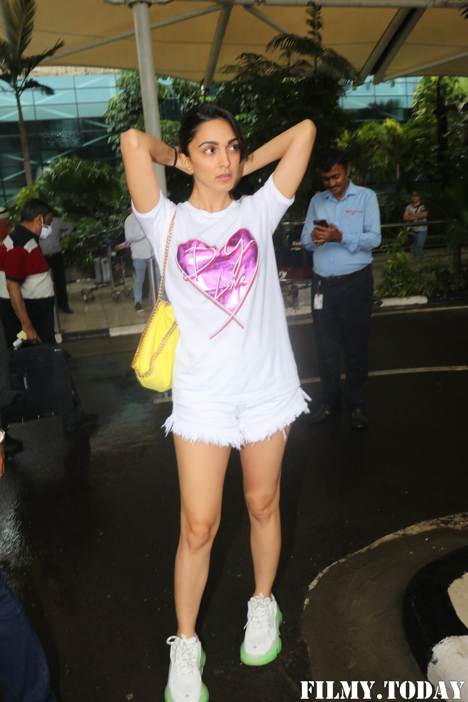 Kiara Advani - Photos: Celebs Spotted At Airport | Picture 1881199