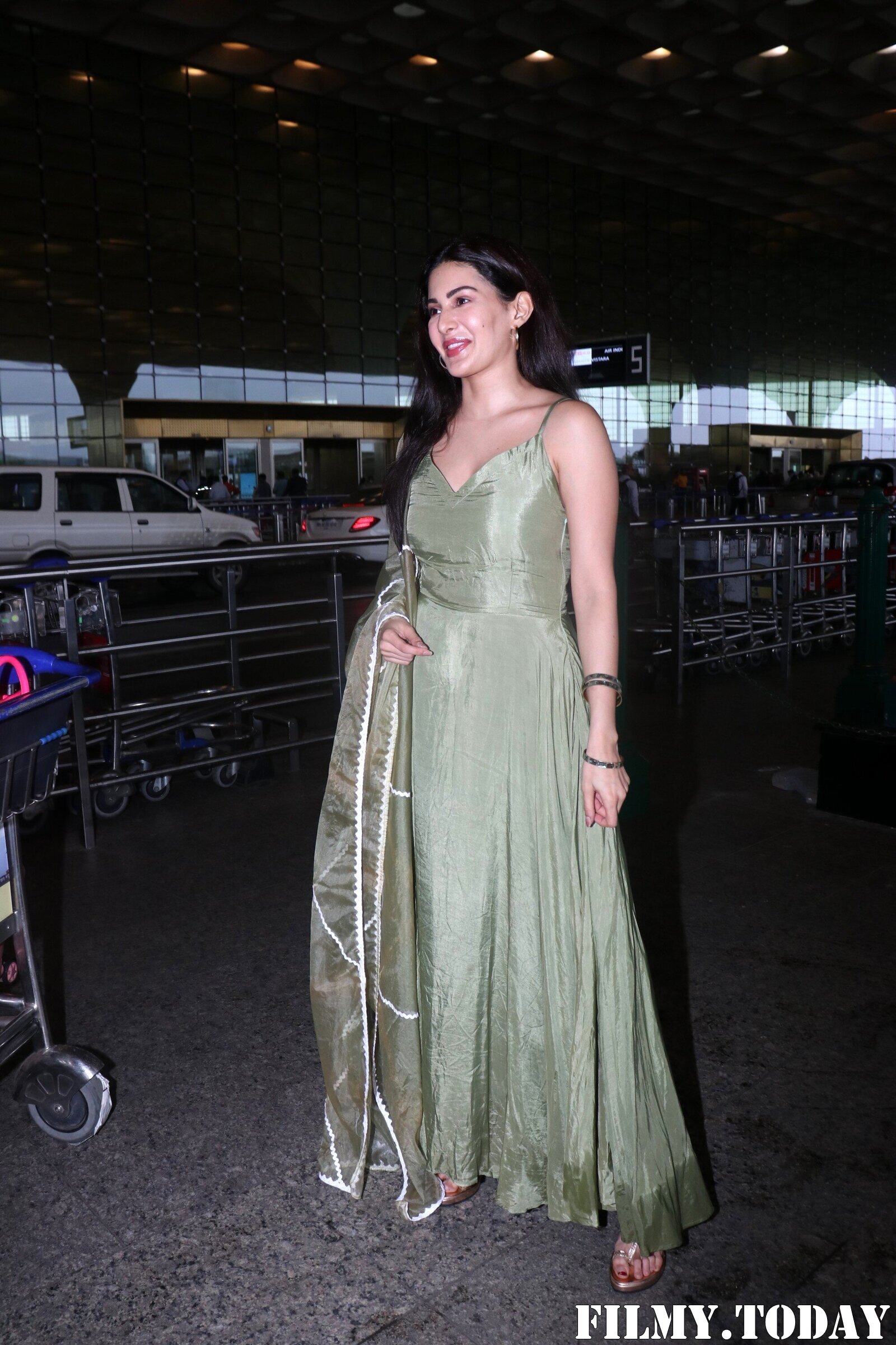 Amyra Dastur - Photos: Celebs Spotted At Airport | Picture 1881202