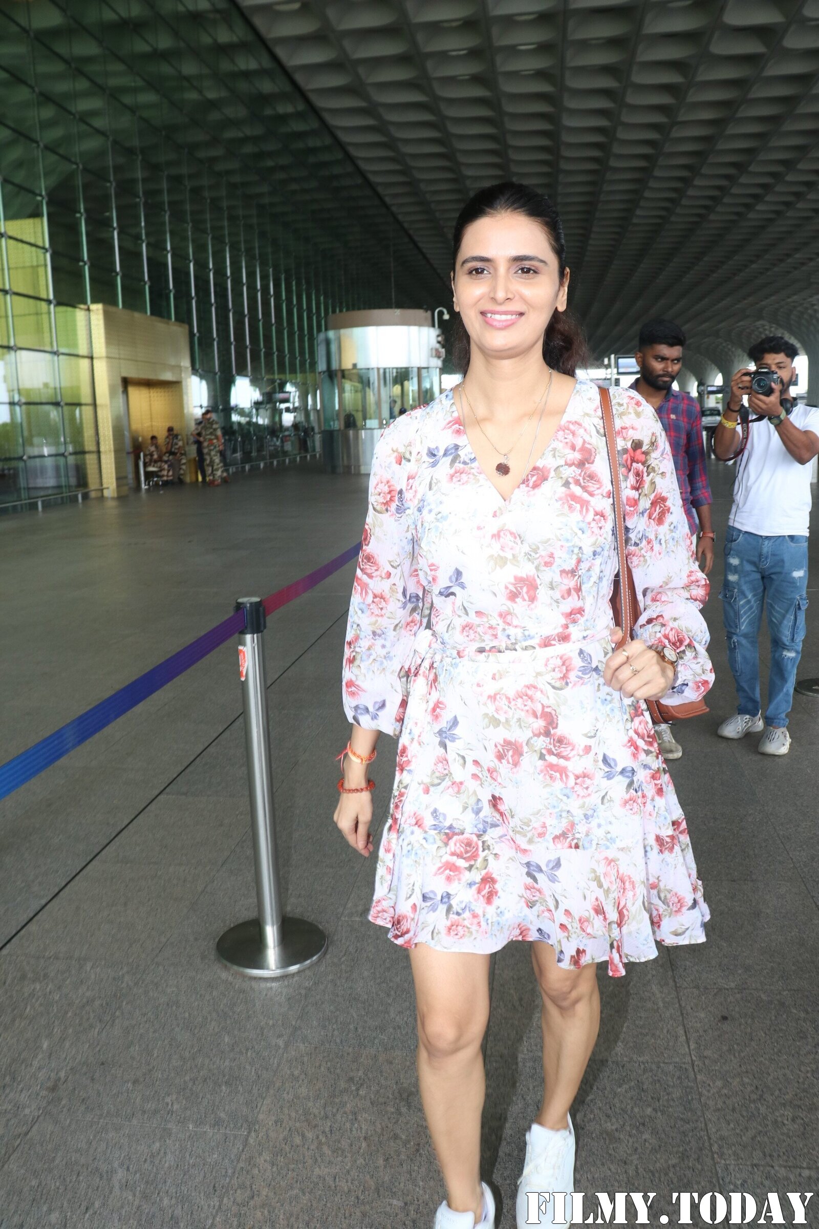 Meenakshi Dixit - Photos: Celebs Spotted At Airport | Picture 1881282