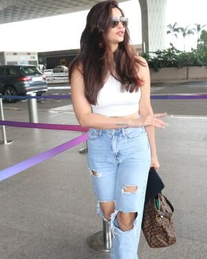 Daisy Shah - Photos: Celebs Spotted At Airport | Picture 1882339