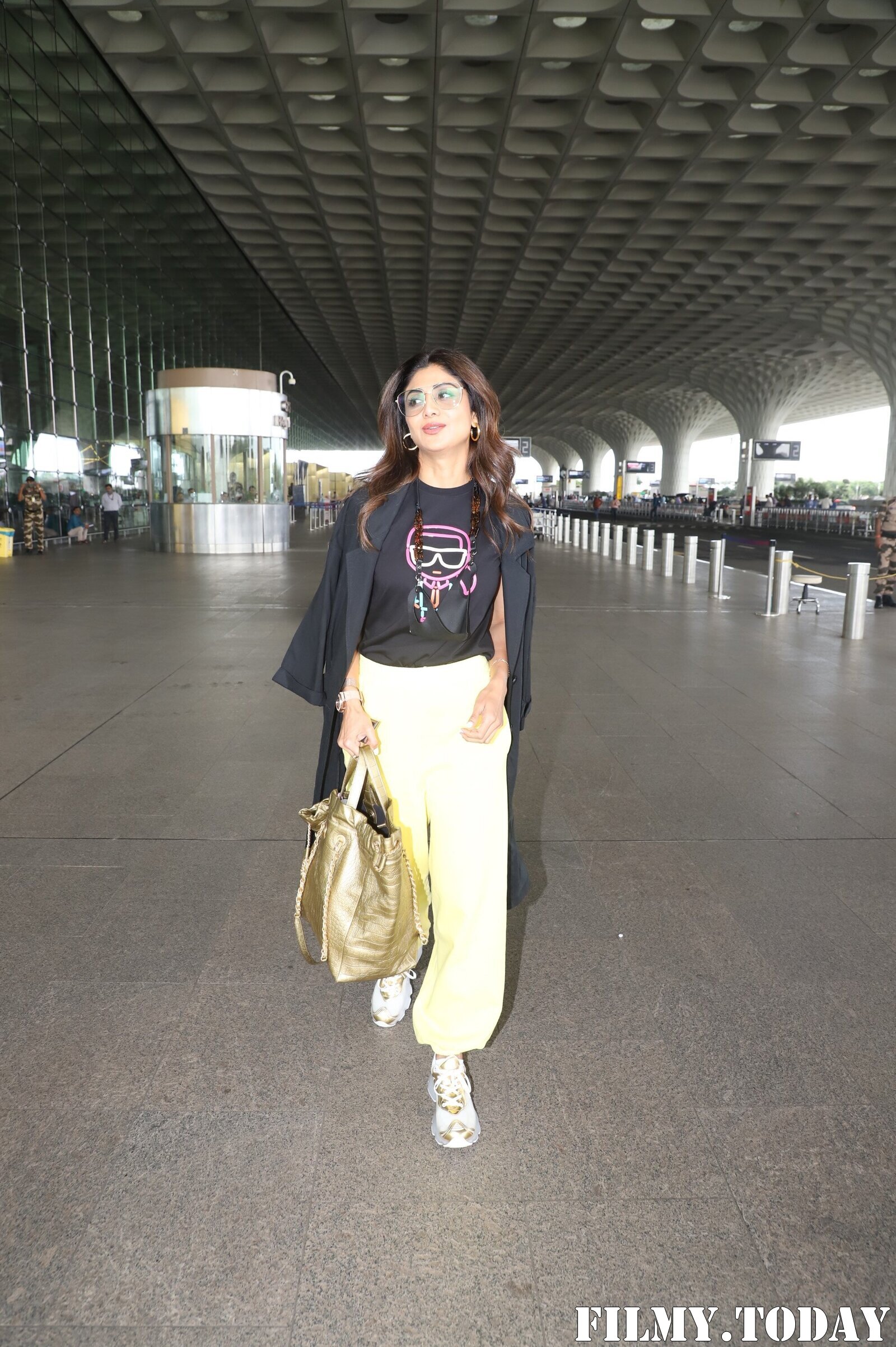 Shilpa Shetty - Photos: Celebs Spotted At Airport | Picture 1883179