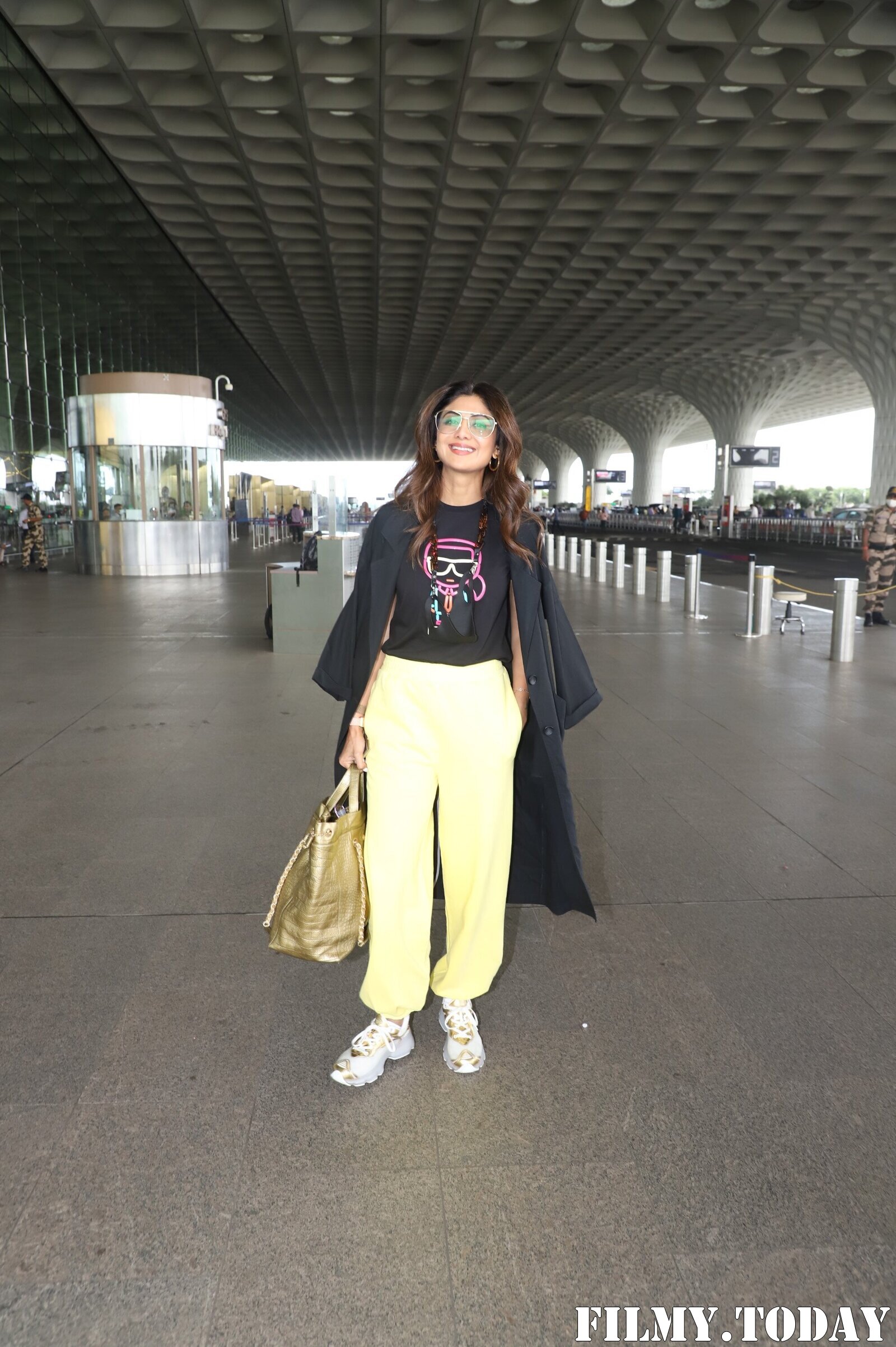Shilpa Shetty - Photos: Celebs Spotted At Airport | Picture 1883177