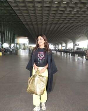 Shilpa Shetty - Photos: Celebs Spotted At Airport | Picture 1883178