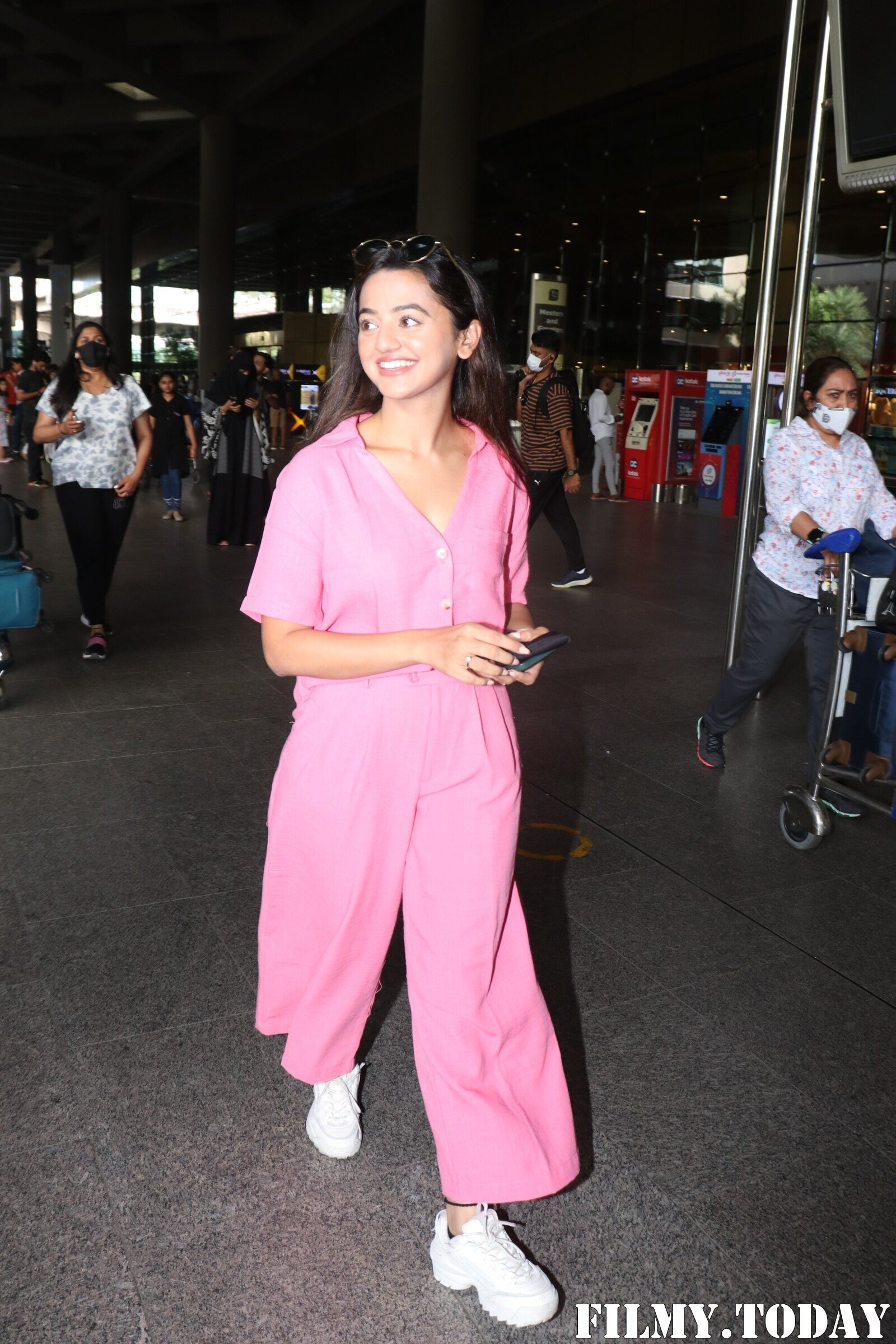 Helly Shah - Photos: Celebs Spotted At Airport | Picture 1868021
