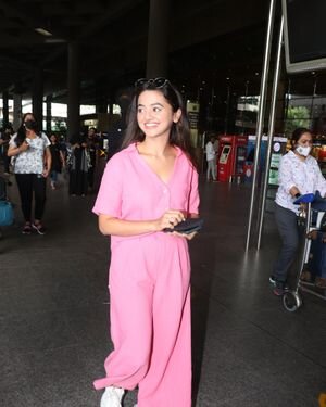 Helly Shah - Photos: Celebs Spotted At Airport | Picture 1868022