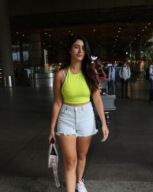 Warina Hussain - Photos: Celebs Spotted At Airport | Picture 1870741
