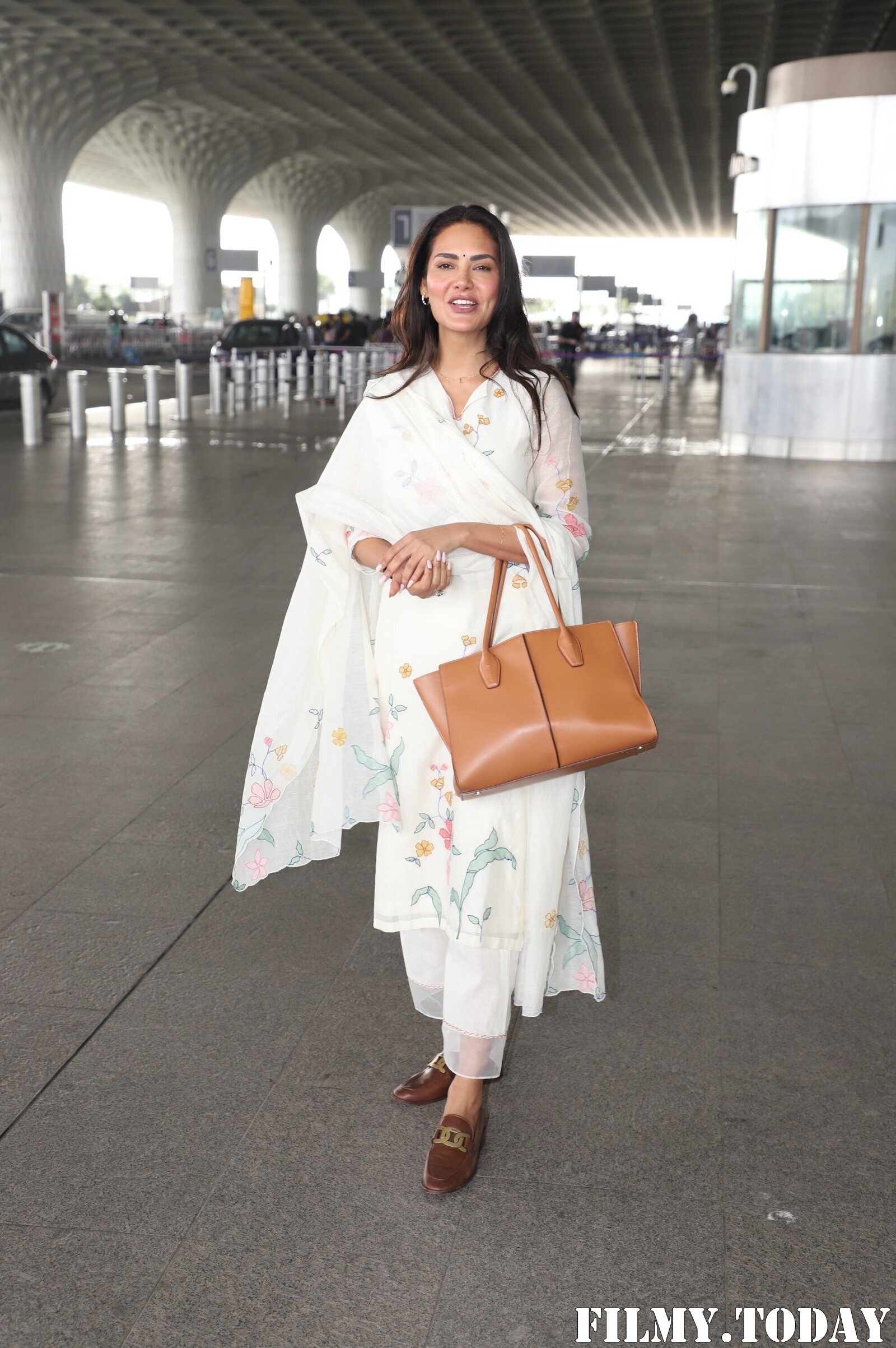 Esha Gupta - Photos: Celebs Spotted At Airport | Picture 1873929