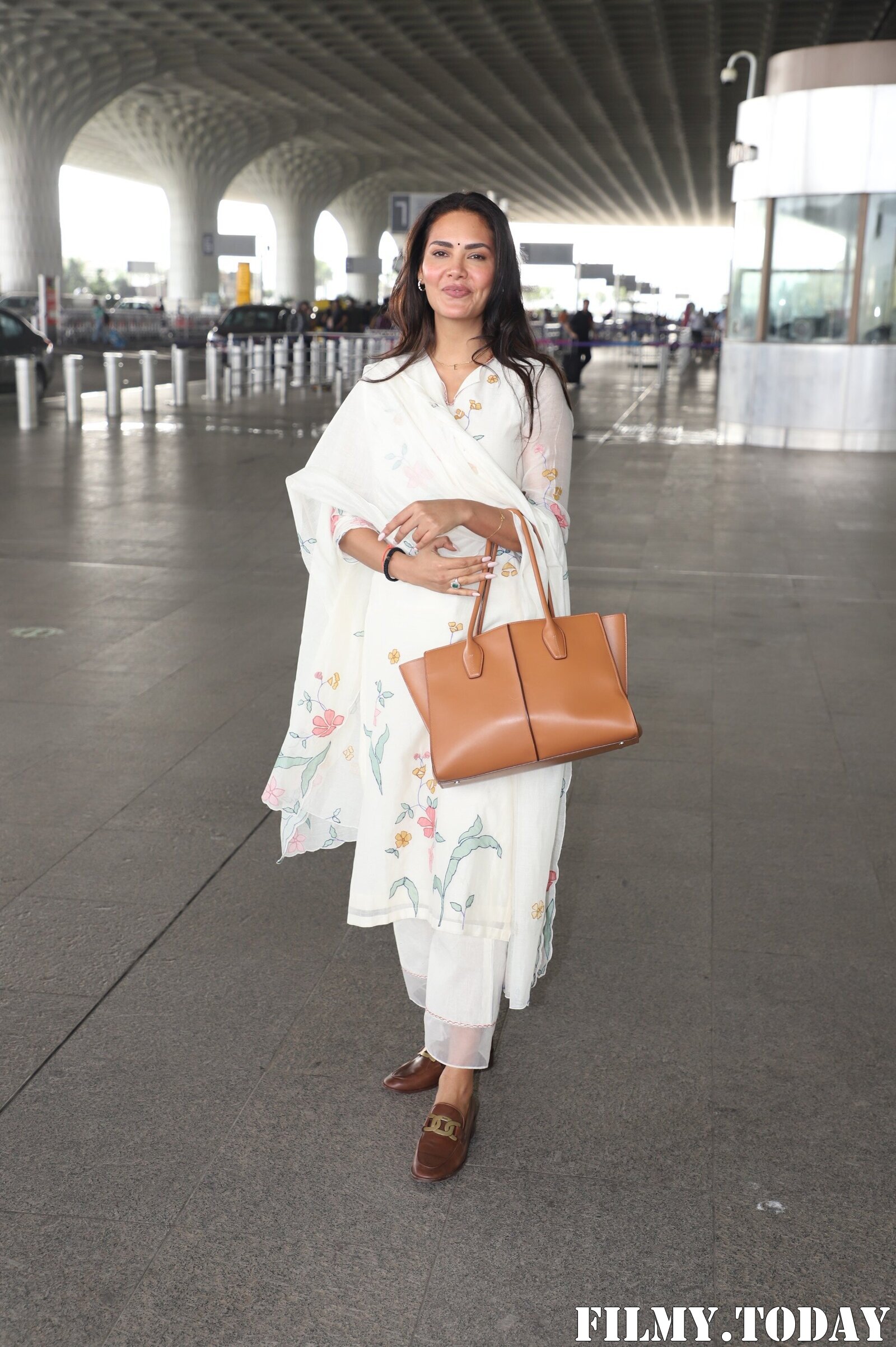 Esha Gupta - Photos: Celebs Spotted At Airport | Picture 1873930