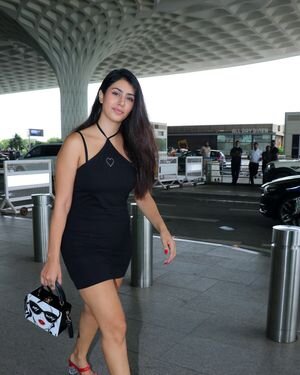 Warina Hussain - Photos: Celebs Spotted At Airport | Picture 1873951