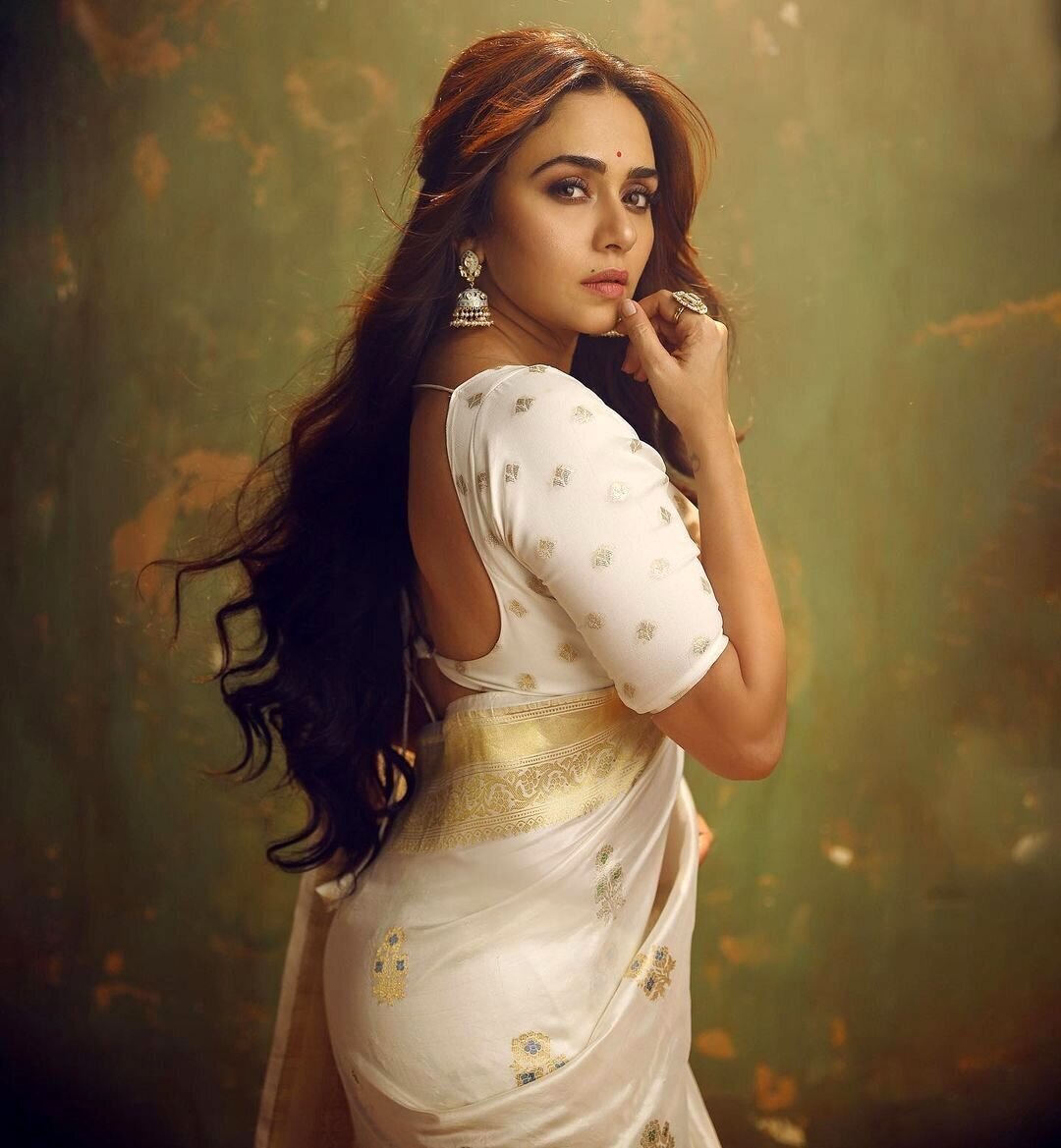 Amruta Khanvilkar Latest Photos | Picture 1875559