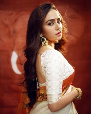 Amruta Khanvilkar Latest Photos | Picture 1875550