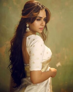 Amruta Khanvilkar Latest Photos | Picture 1875558