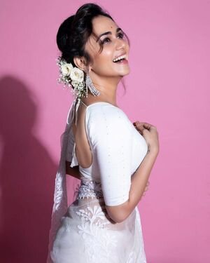 Amruta Khanvilkar Latest Photos | Picture 1875595