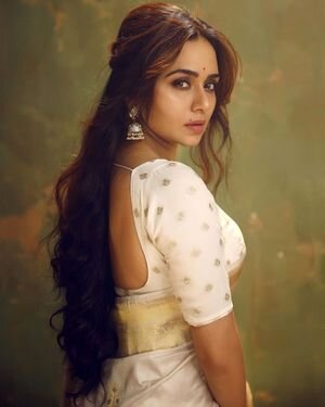 Amruta Khanvilkar Latest Photos | Picture 1875560