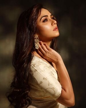 Amruta Khanvilkar Latest Photos | Picture 1875586