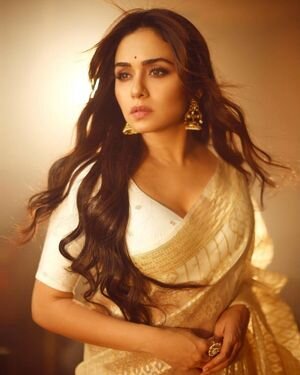 Amruta Khanvilkar Latest Photos | Picture 1875549