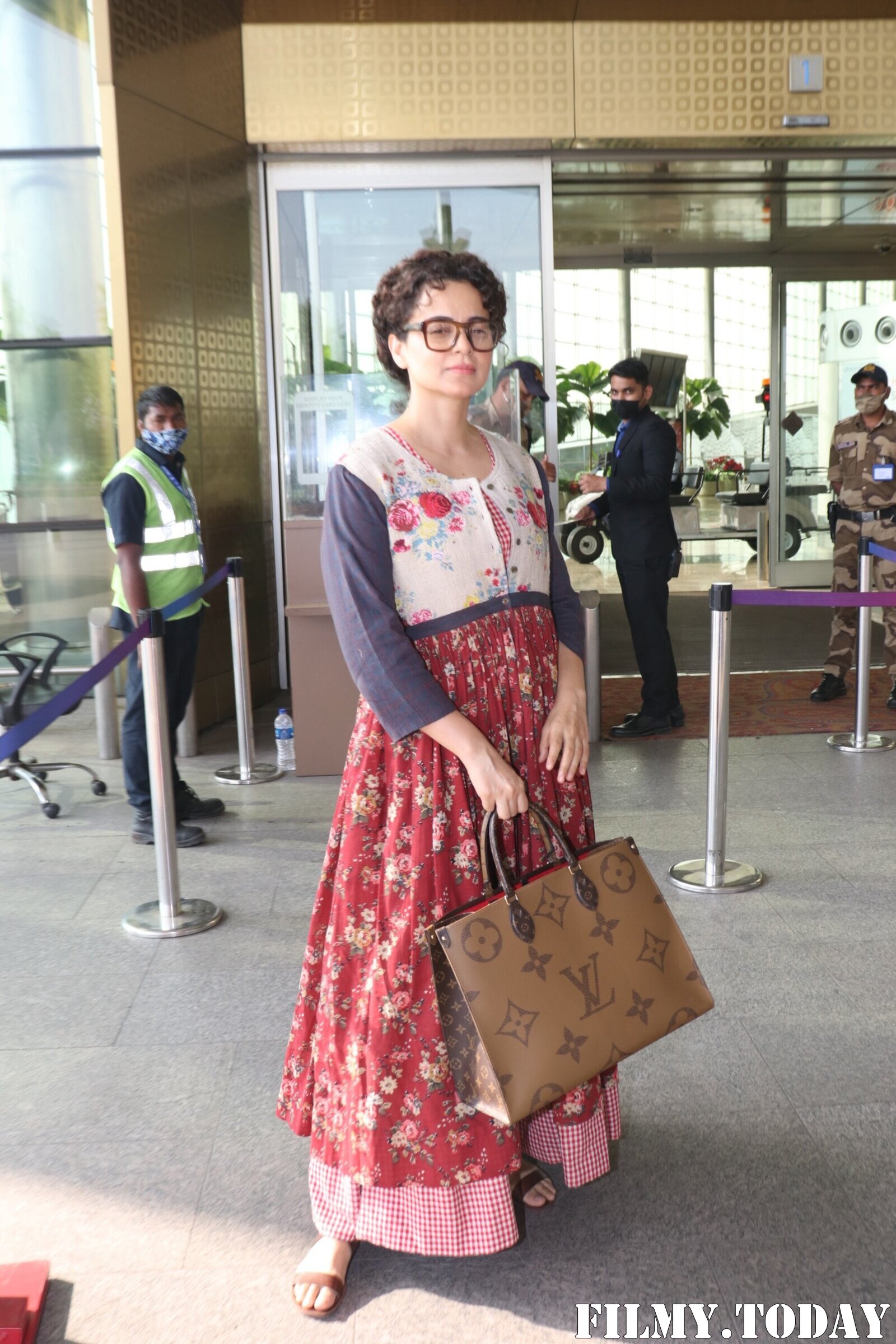Kangana Ranaut - Photos: Celebs Spotted At Airport | Picture 1866322